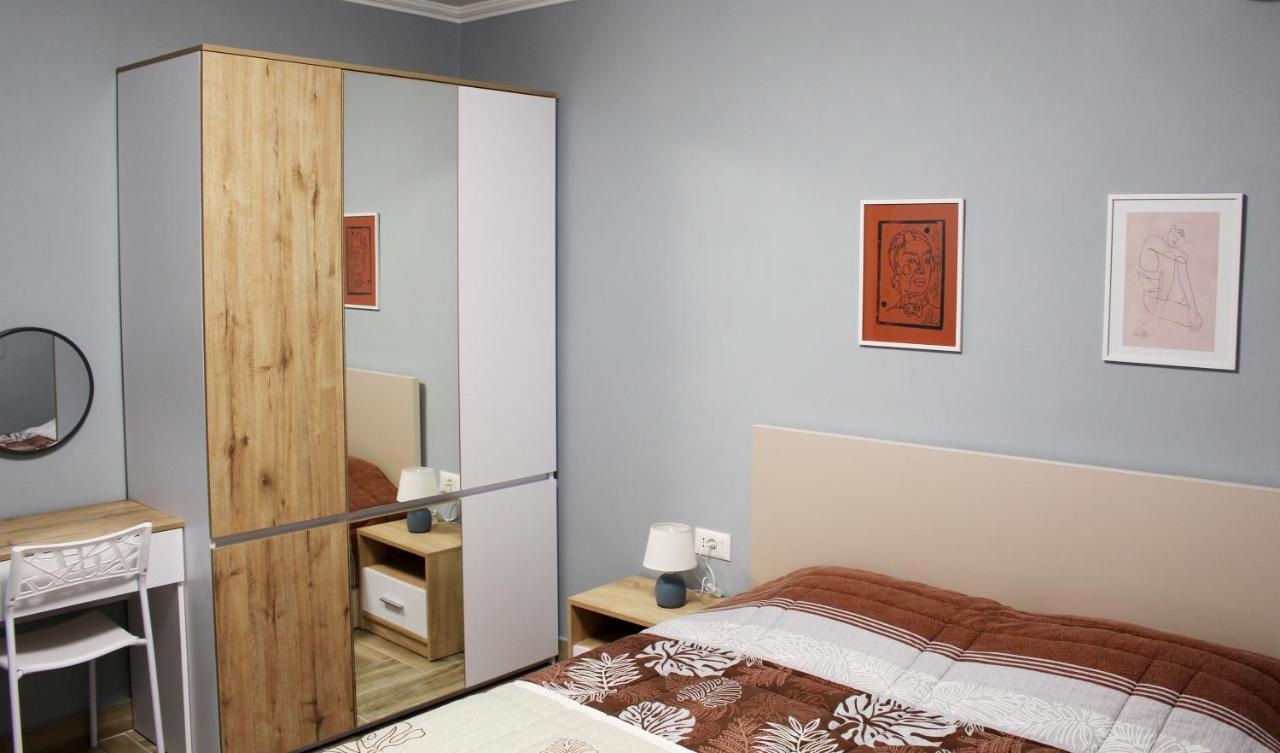 2V1 - Blloku Bkt Apartment Tiranë Ngoại thất bức ảnh